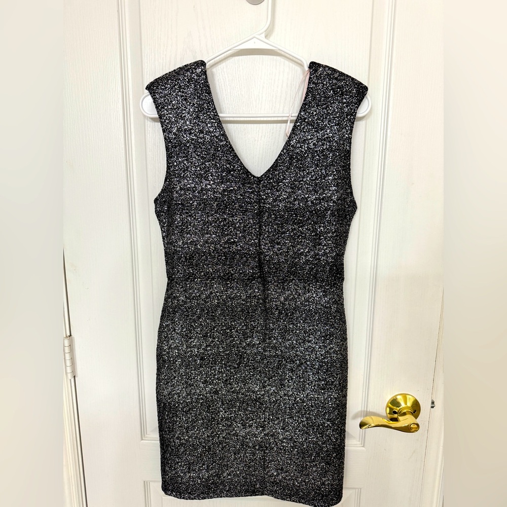 Forever 21 perfect clubbing/ party dress 
Size 6